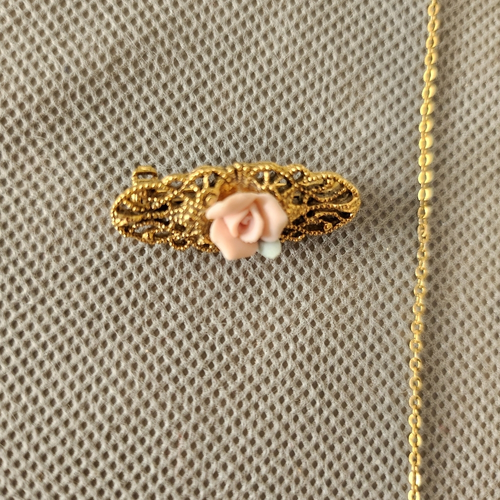 1928 Brand 90s Gold & Porcelain Pink Rose Necklace, brooch & Earring Set - Picture 4 of 7